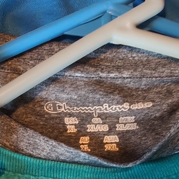 Assorted Mens T-Shirts - Blue, Green, Gray 10 In all. - Picture 6 of 7